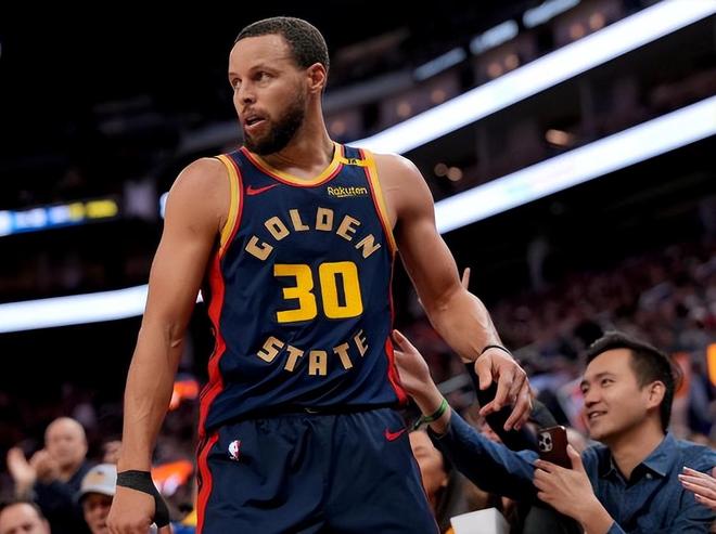 上海队碾压公牛，库里关键制胜