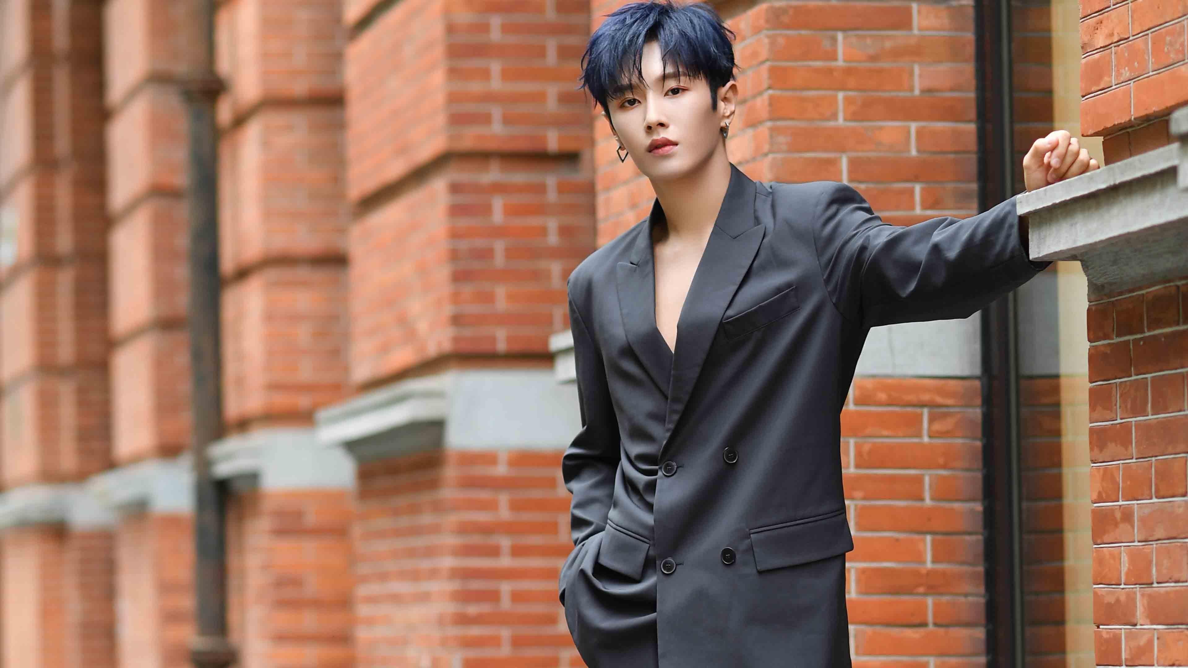 引擎轰鸣与绿茵绝杀，今夜，胜利在最后弯道超车